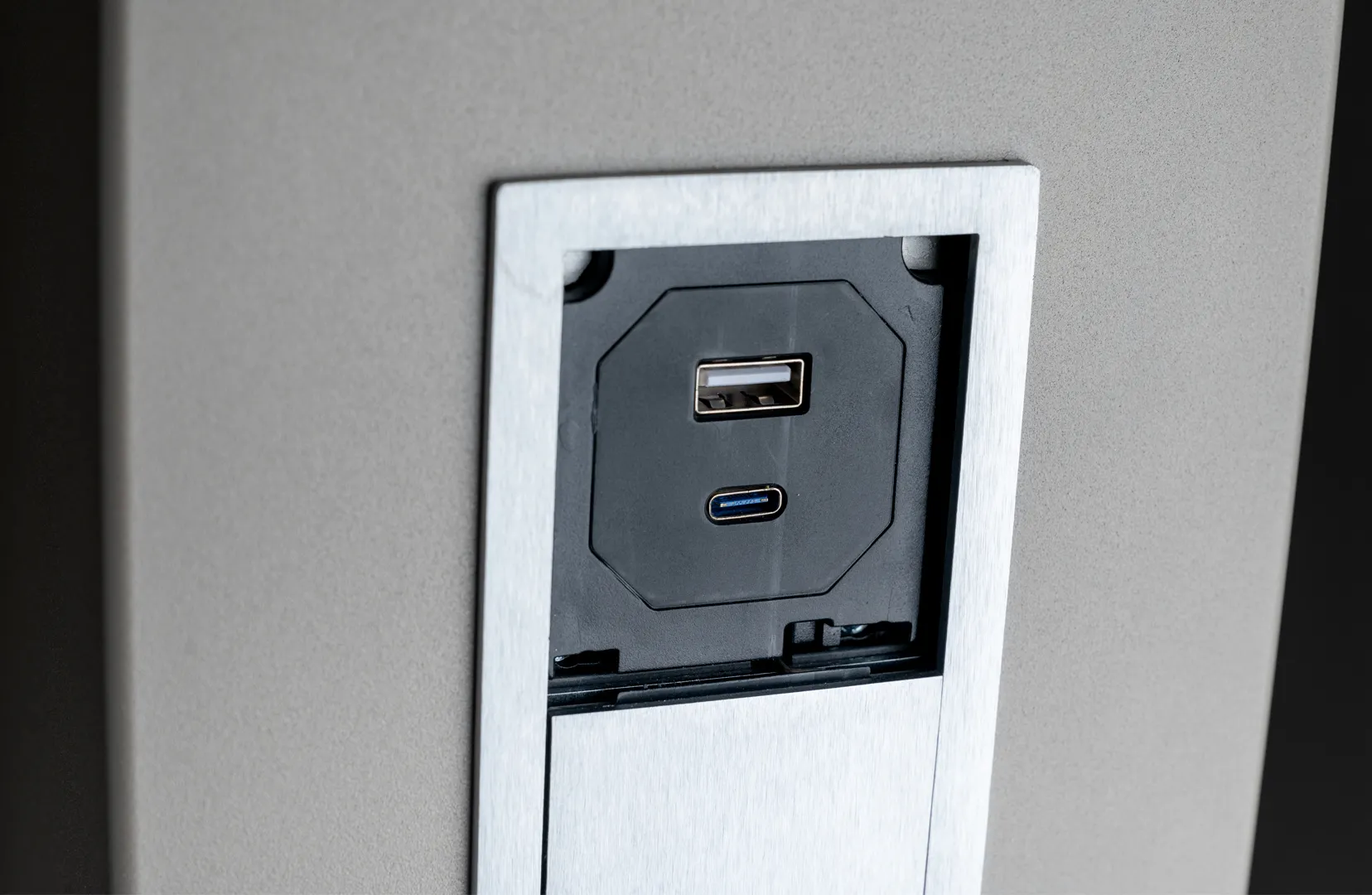 Strom- und USB-Steckdosen 1