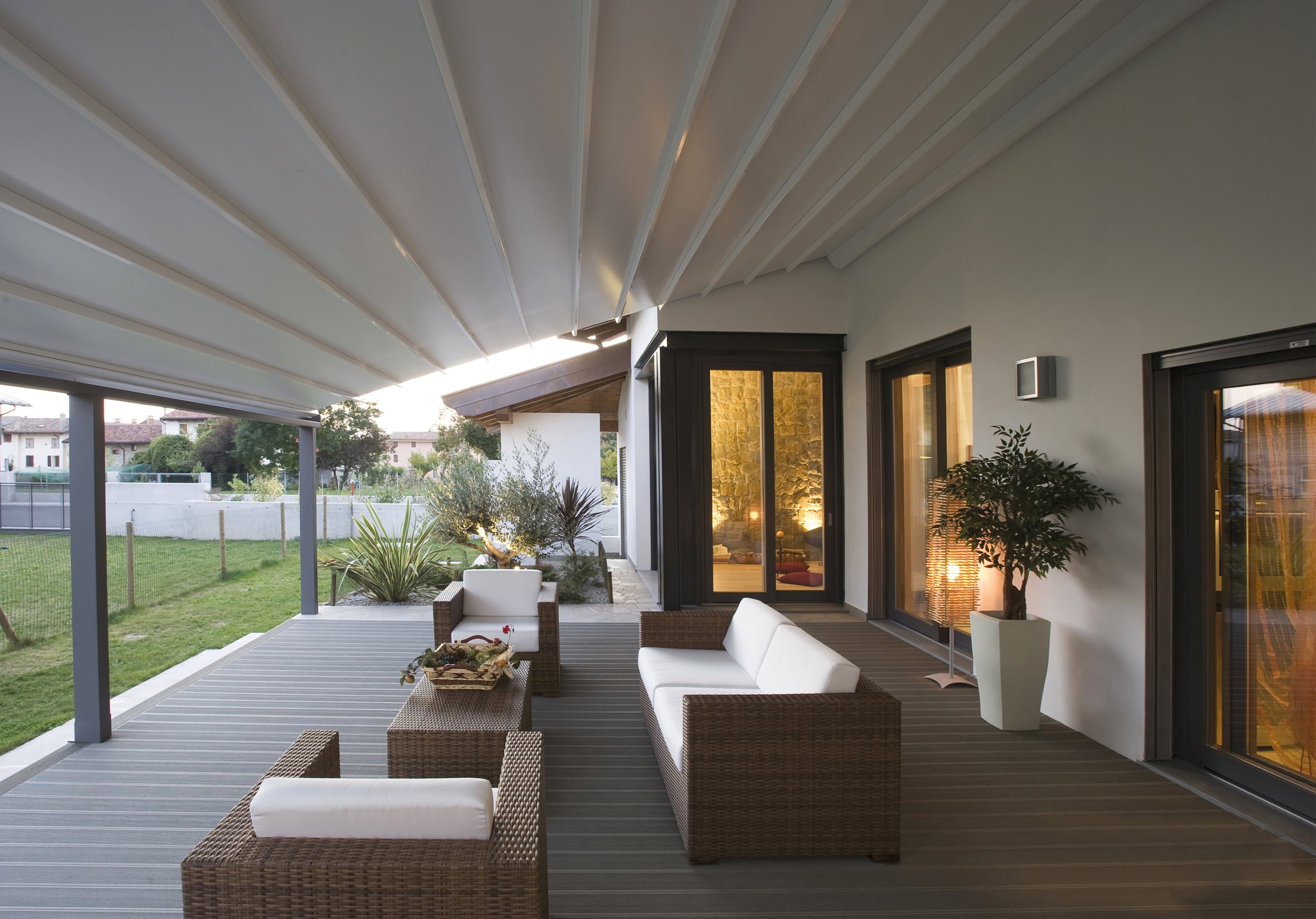 Pergolas légères et résistantes